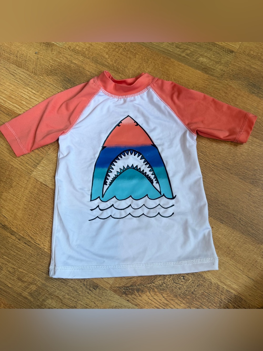Boys Xs place sport white with coral sleeves short sleeve shark rash guard
